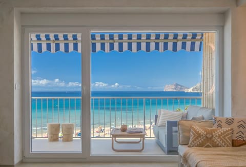 View (from property/room), Balcony/Terrace, Living room, Beach, Sea view