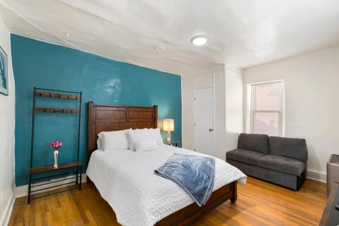 Seating area, Bedroom