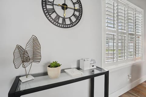 Escondida Drive - Minimum 3 Night Stay House in Lake Clarke Shores