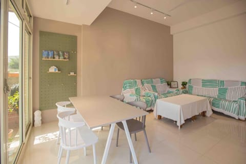 Seating area, Dining area, Internal: Not applicable to any particular room