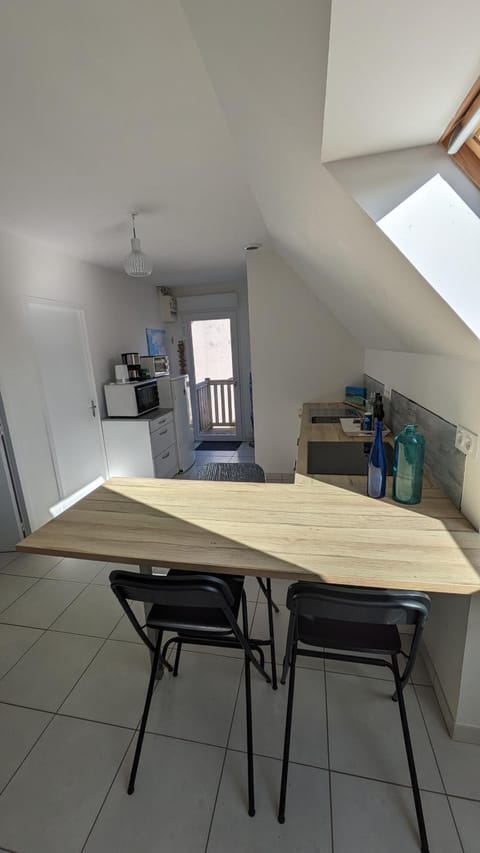 Kitchen or kitchenette, Dining area, dishwasher, oven, stove