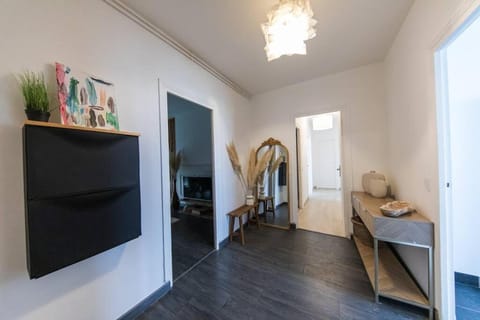 CineHome - 5 min Tours centre-Parking/Tram au pied Apartment in Tours