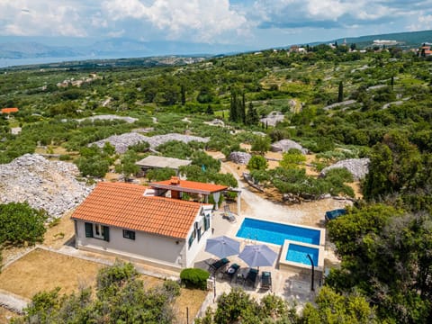 Property building, Day, Natural landscape, Bird's eye view, Mountain view, Sea view, Swimming pool