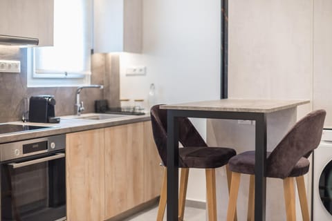 Kitchen or kitchenette, Dining area, pet friendly, stove