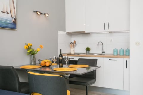 Dining area, kitchen