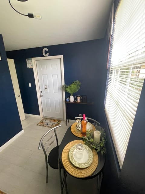 C&M Lodging Cozy Tiny Villa with Kitchenette Peaceful Getaway Vacation rental in North Lauderdale