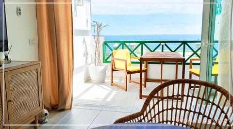 View (from property/room), Dining area, Sea view