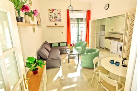 TV and multimedia, Balcony/Terrace, Kitchen or kitchenette, Living room, Seating area, Dining area, air conditioner