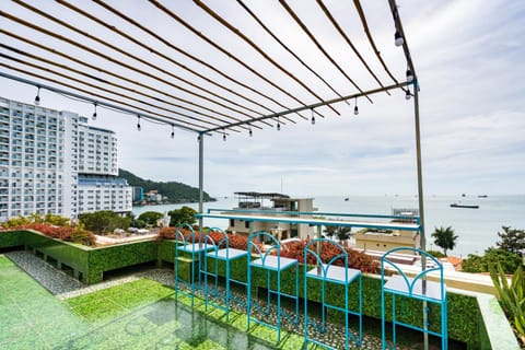 Day, Neighbourhood, Natural landscape, View (from property/room), Balcony/Terrace, Hiking, Guests, Pool view, Sea view, Swimming pool, children, young children, older children, sunbed