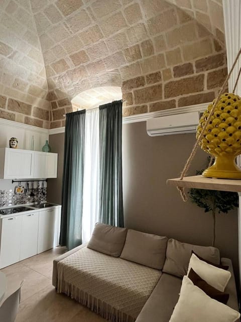 Kitchen or kitchenette, Living room, Seating area, air conditioner