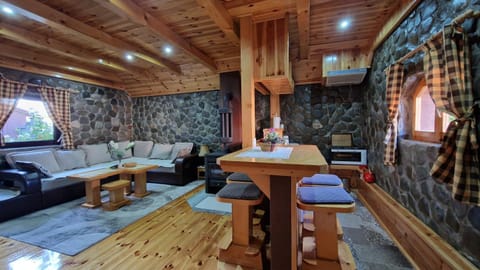 Living room, Seating area, Dining area, kitchen