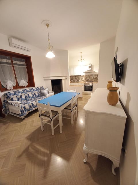 TV and multimedia, Kitchen or kitchenette, Living room, Seating area, Dining area, pet friendly, stove