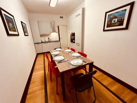 Kitchen or kitchenette, Living room, Seating area, Dining area, minibar