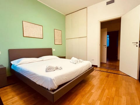 Bed, Bedroom, towels, wardrobe