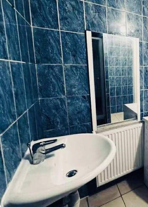 Modern & Comfortable City Center Oasis~King Bed ! Apartment in Saint-Gilles