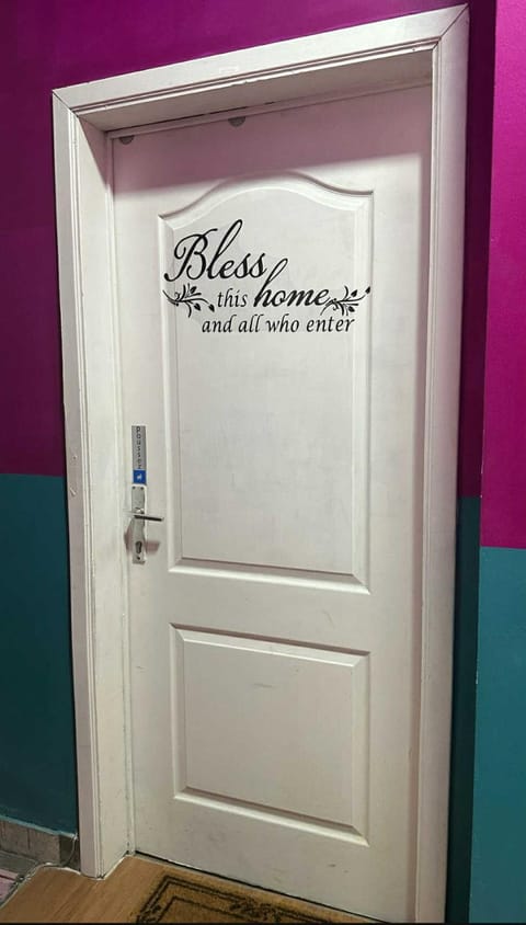 Modern & Comfortable City Center Oasis~King Bed ! Apartment in Saint-Gilles