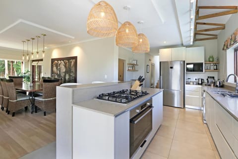 Dining area, kitchen