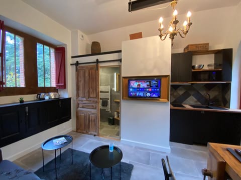 Le Château de John Miles au bord de l’eau House in Brittany