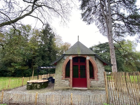 Le Château de John Miles au bord de l’eau House in Brittany