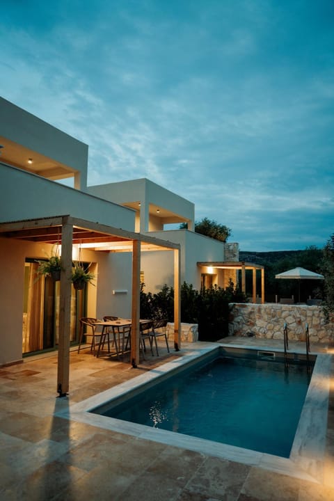 Property building, Patio, Day, Natural landscape, Pool view, Swimming pool, sunbed