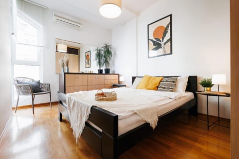 Bedroom, air conditioner