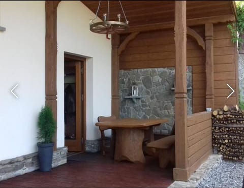 Property building, Patio, Facade/entrance