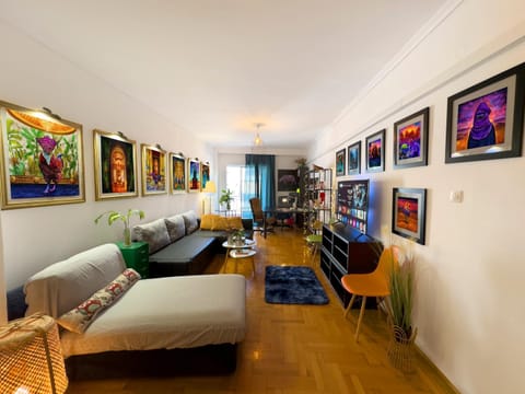 Property building, TV and multimedia, Living room, Seating area, Evening entertainment