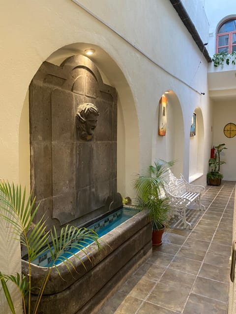 Facade/entrance