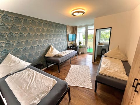 Bed, TV and multimedia, Balcony/Terrace, Photo of the whole room, Bedroom