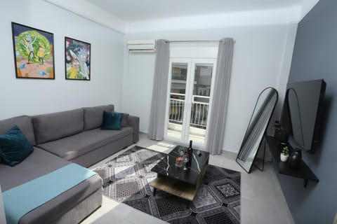 TV and multimedia, Living room, Seating area, air conditioner