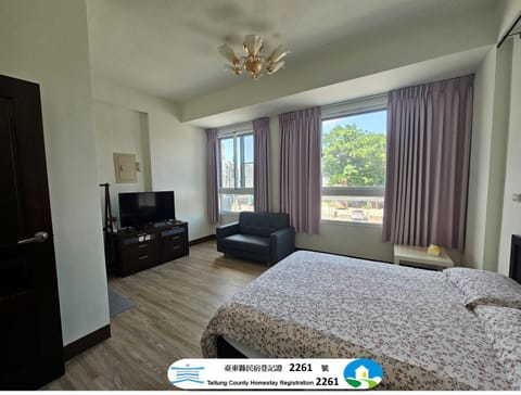 TV and multimedia, Photo of the whole room, Bedroom