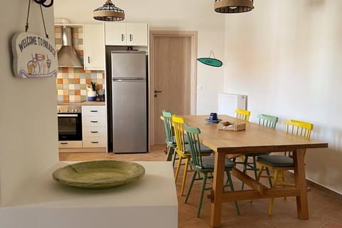 Dining area, kitchen