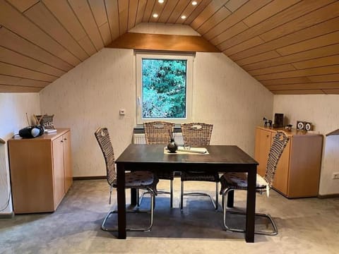 2 Schlaf- & 2 Badezimmer - direkte Busverbindung bis Köln Hbf, Messe Apartment in Leverkusen