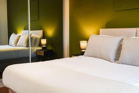 Modern townhouse City Location Free parking House in Leeds