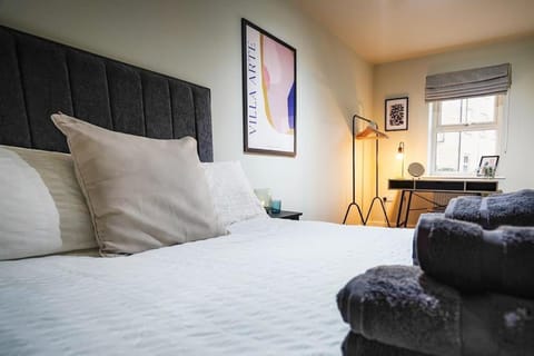 Modern townhouse City Location Free parking House in Leeds