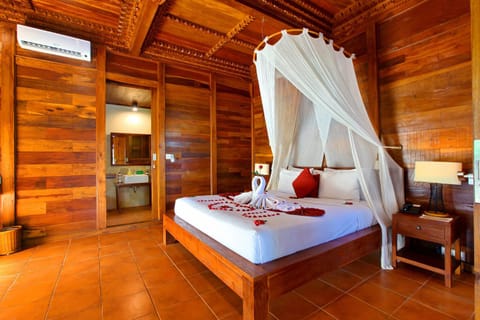 Bathroom, TV and multimedia, Balcony/Terrace, Decorative detail, Bedroom