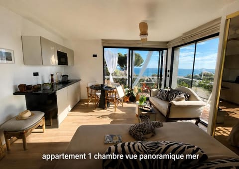 View (from property/room), Balcony/Terrace, Living room, Sea view