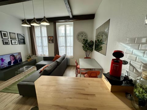 Communal lounge/ TV room, TV and multimedia, Kitchen or kitchenette, Living room, Seating area