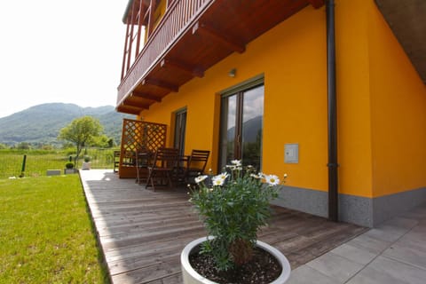 Facade/entrance, Garden, Balcony/Terrace