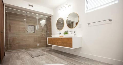 Shower, Bathroom, towels