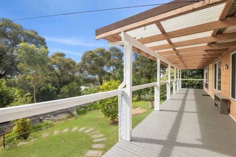 Property building, Day, Garden, View (from property/room), Balcony/Terrace, Garden view
