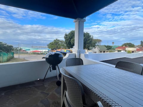 BBQ facilities, Dining area, Sea view