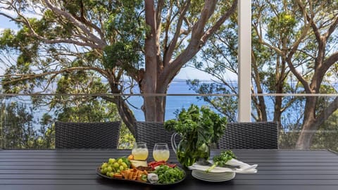 Day, Natural landscape, Garden, View (from property/room), Balcony/Terrace, Food and drinks, Dining area, Food, Sea view, Lunch, Dinner, Drinks
