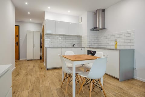 Kitchen or kitchenette, Dining area, stove