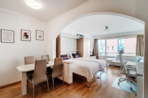 Photo of the whole room, Dining area