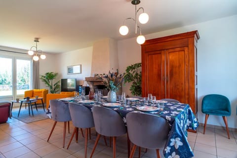 Living room, Dining area