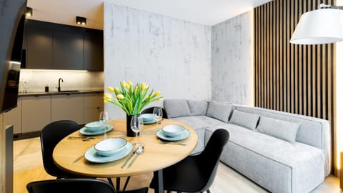 Kitchen or kitchenette, Living room, Seating area, Dining area