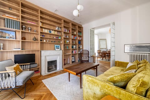 TV and multimedia, Living room, Seating area, fireplace, furniture