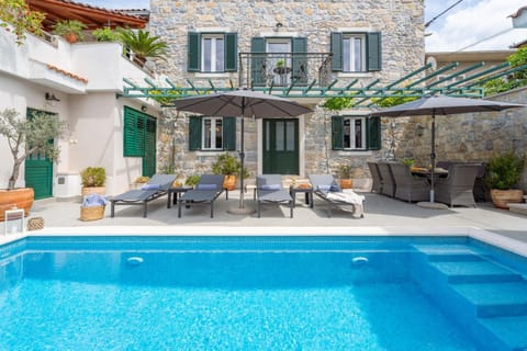 Villa Filipetti in Makarska center, 4 en-suite bedrooms charming stone house, heated private pool, 600m from beach Villa in Makarska