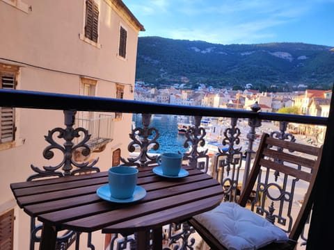 Balcony/Terrace, City view
